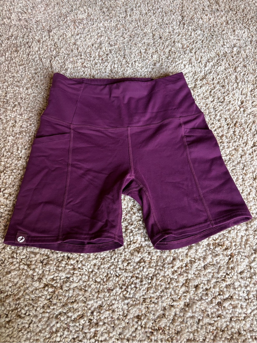 Oiselle pocket jogger shorts size 4  in Plum